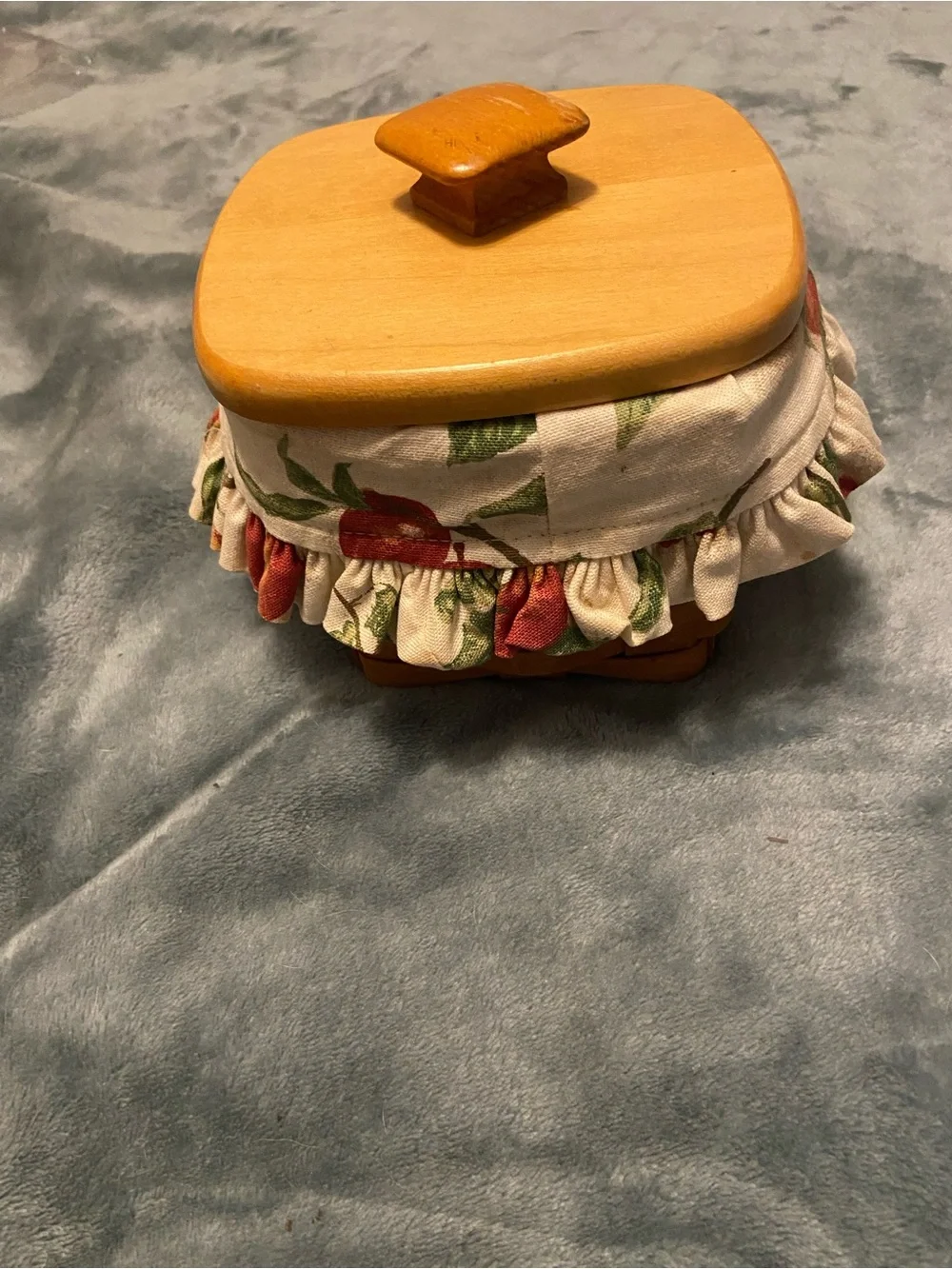 Longaberger 1997 square basket with lid and liner